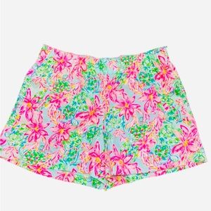 Lilly Pulitzer Lilo linen shorts. NWT. Size Large.